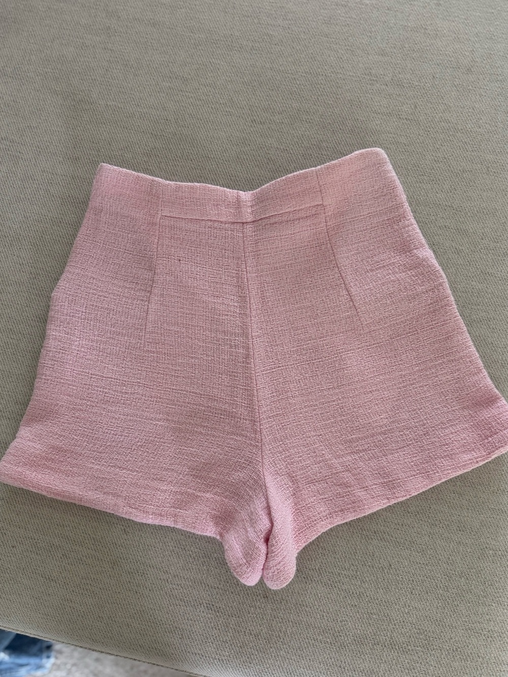 Zara Pale Pink Textured High-Waist Shorts with Gold Buttons - Picture 3 of 3